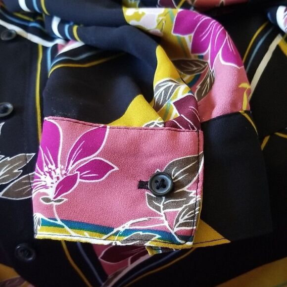 APT.9 Blouse Button Front Abstract Floral Pattern Rolltab Sleeves Medium - Picture 5 of 10